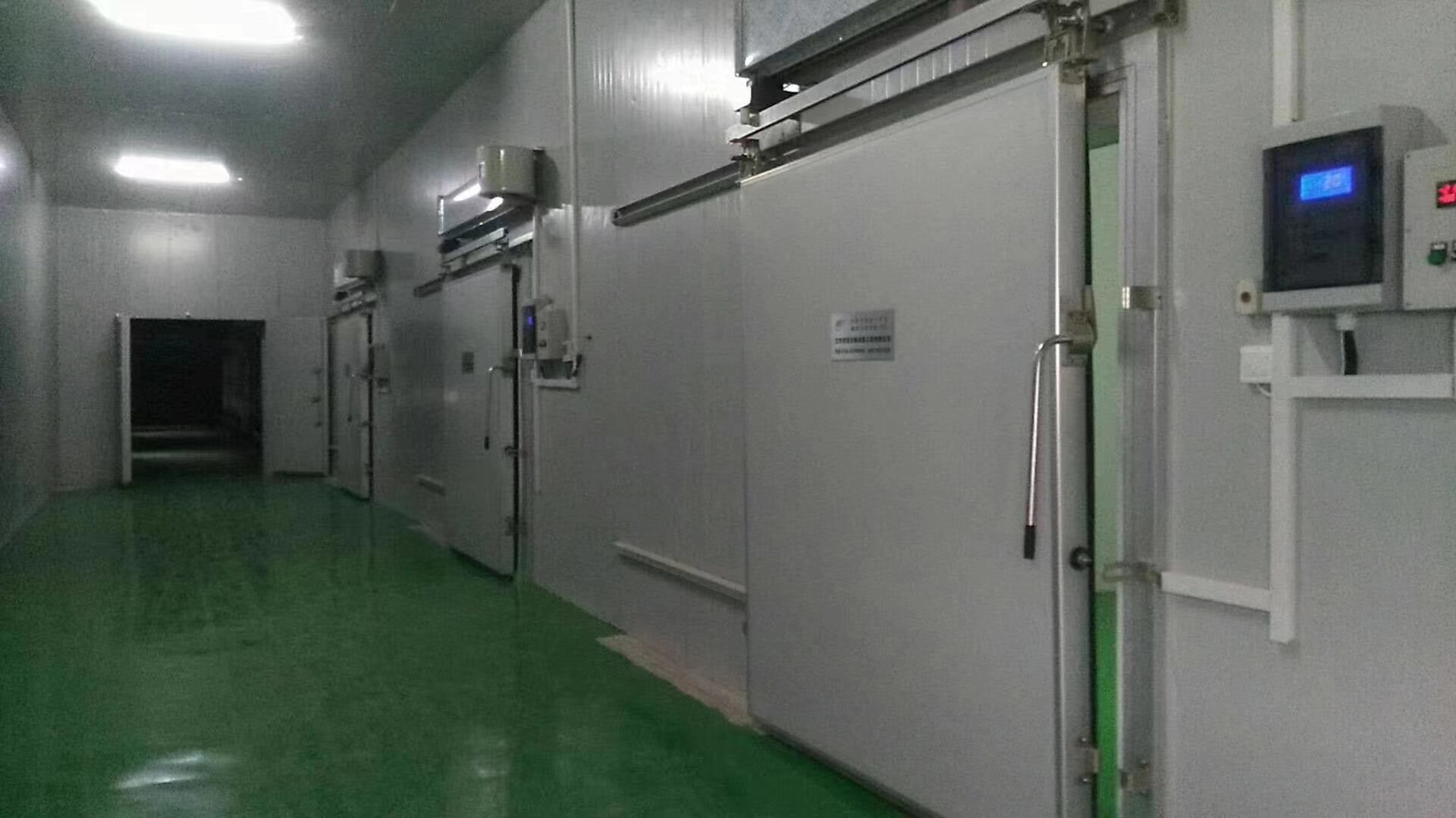 如何確保冷庫內(nèi)的溫度在安全范圍內(nèi)？